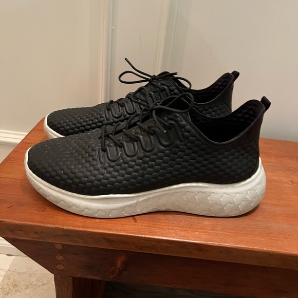 Ecco brand textured sneaker - Picture 4 of 5